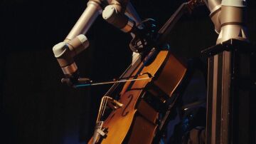 Robot violonchelista