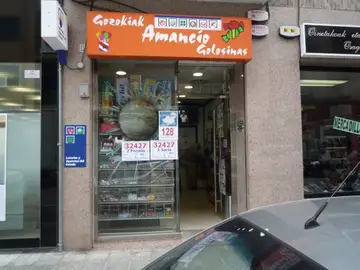 El boleto acertante fue validado a través del canal oficial de internet de Loterías por la administración ubicada en el número 2 de Herriko Plaza, en Derio. El boleto acertante fue validado a través del canal oficial de internet de Loterías por la administración ubicada en el número 2 de Herriko Plaza, en Derio.
