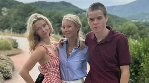 Gwyneth Paltrow con sus hijos, Apple y Moses Gwyneth Paltrow con sus hijos, Apple y Moses