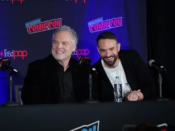 Charlie Cox y Vincent D'Onofrio en la New York Comic-Con por Daredevil Born Again Charlie Cox y Vincent D'Onofrio en la New York Comic-Con por Daredevil Born Again