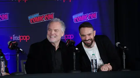 Charlie Cox y Vincent D'Onofrio en la New York Comic-Con por Daredevil Born Again Charlie Cox y Vincent D'Onofrio en la New York Comic-Con por Daredevil Born Again