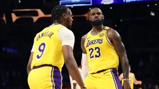 LeBron y Bronny James, en su primer partido juntos en la NBA LeBron y Bronny James, en su primer partido juntos en la NBA