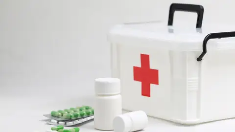 Botiquín con medicamentos Botiquín con medicamentos