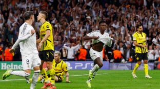Vin&iacute;cius celebra uno de sus goles ante el Borussia Dortmun