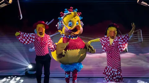 Un clásico para su debut: Patita de goma sorprende con ‘19 días y 500 noches’ Un clásico para su debut: Patita de goma sorprende con ‘19 días y 500 noches’