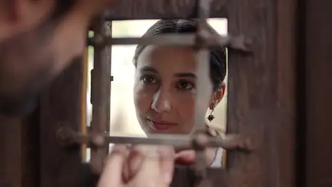 Lucía convence a Rodrigo de seguir en el beguinato: “Quiero ser vuestra esposa, pero para ello necesito sanar mi herida” Lucía convence a Rodrigo de seguir en el beguinato: “Quiero ser vuestra esposa, pero para ello necesito sanar mi herida”