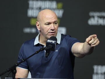 Dana White, presidente de la UFC, responde a los medios en Abu Dhabi