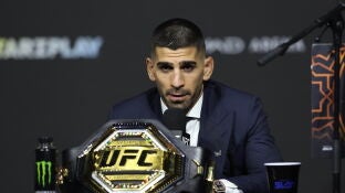 Ilia Topuria, en la rueda de prensa previa al UFC 308