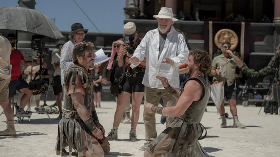 Pedro Pascal, el director Ridley Scott y Paul Mescal en el set de Gladiator II Pedro Pascal, el director Ridley Scott y Paul Mescal en el set de Gladiator II