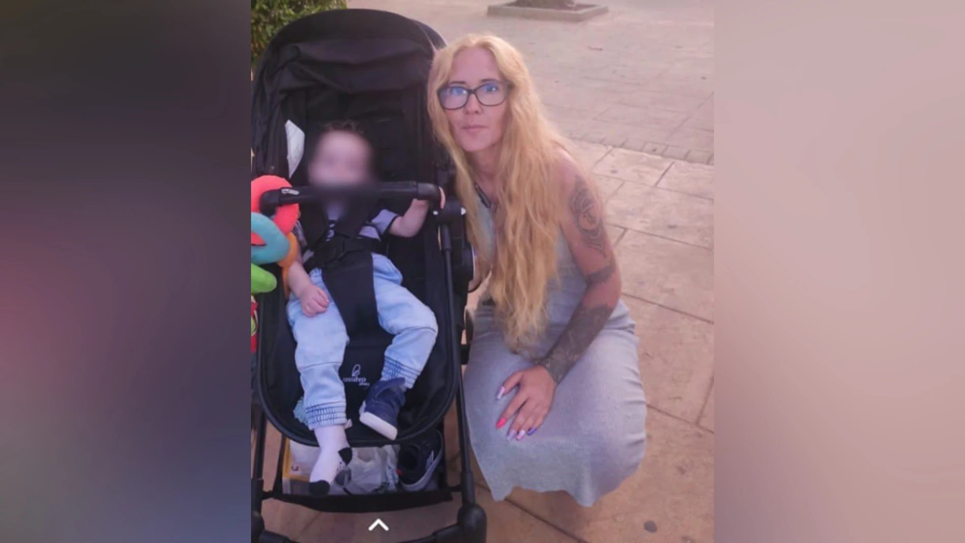 Rogelia y su hijo Rogelia y su hijo