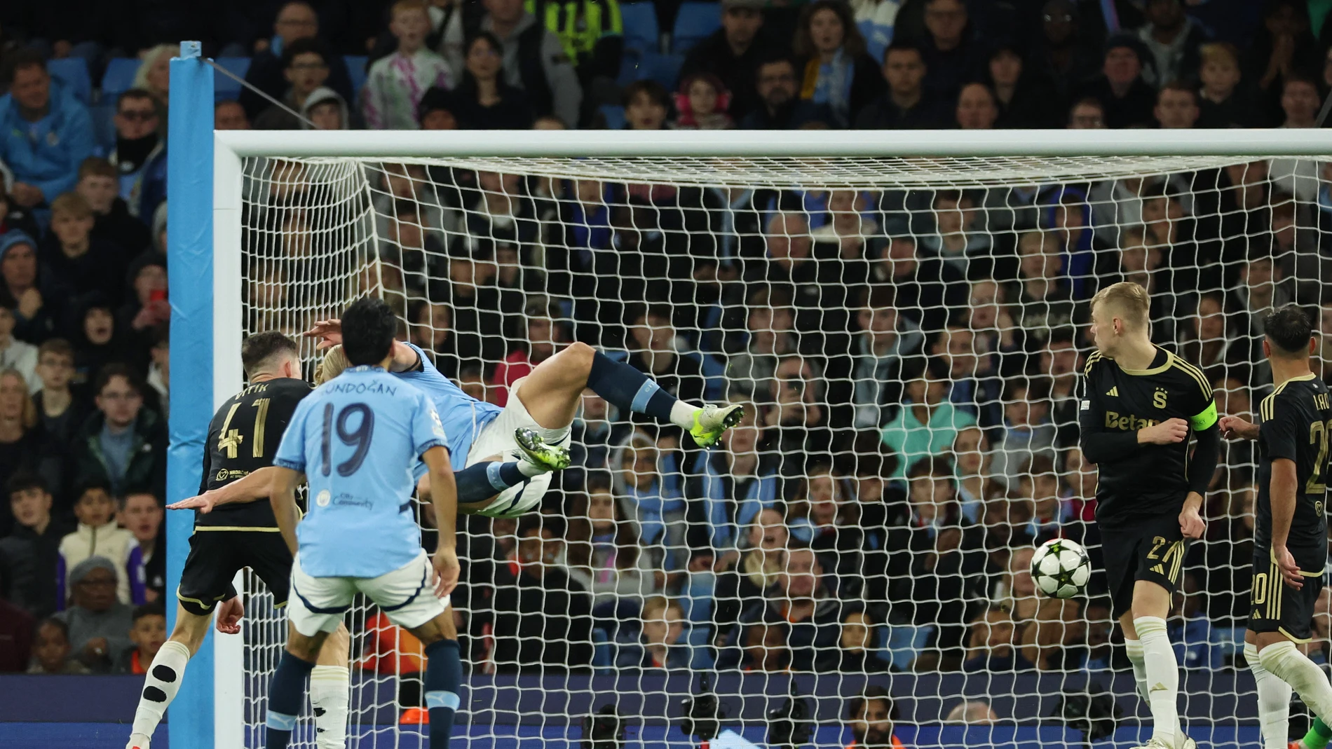 Erling Haaland anota de espuela ante el Sparta de Praga Erling Haaland anota de espuela ante el Sparta de Praga