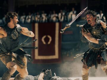 Paul Mescal como Lucius y Pedro Pascal como Marcus Acacius en Gladiator II