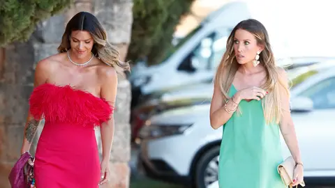 Laura Matamoros y Marta Castro, en una boda en 2022 Laura Matamoros y Marta Castro, en una boda en 2022