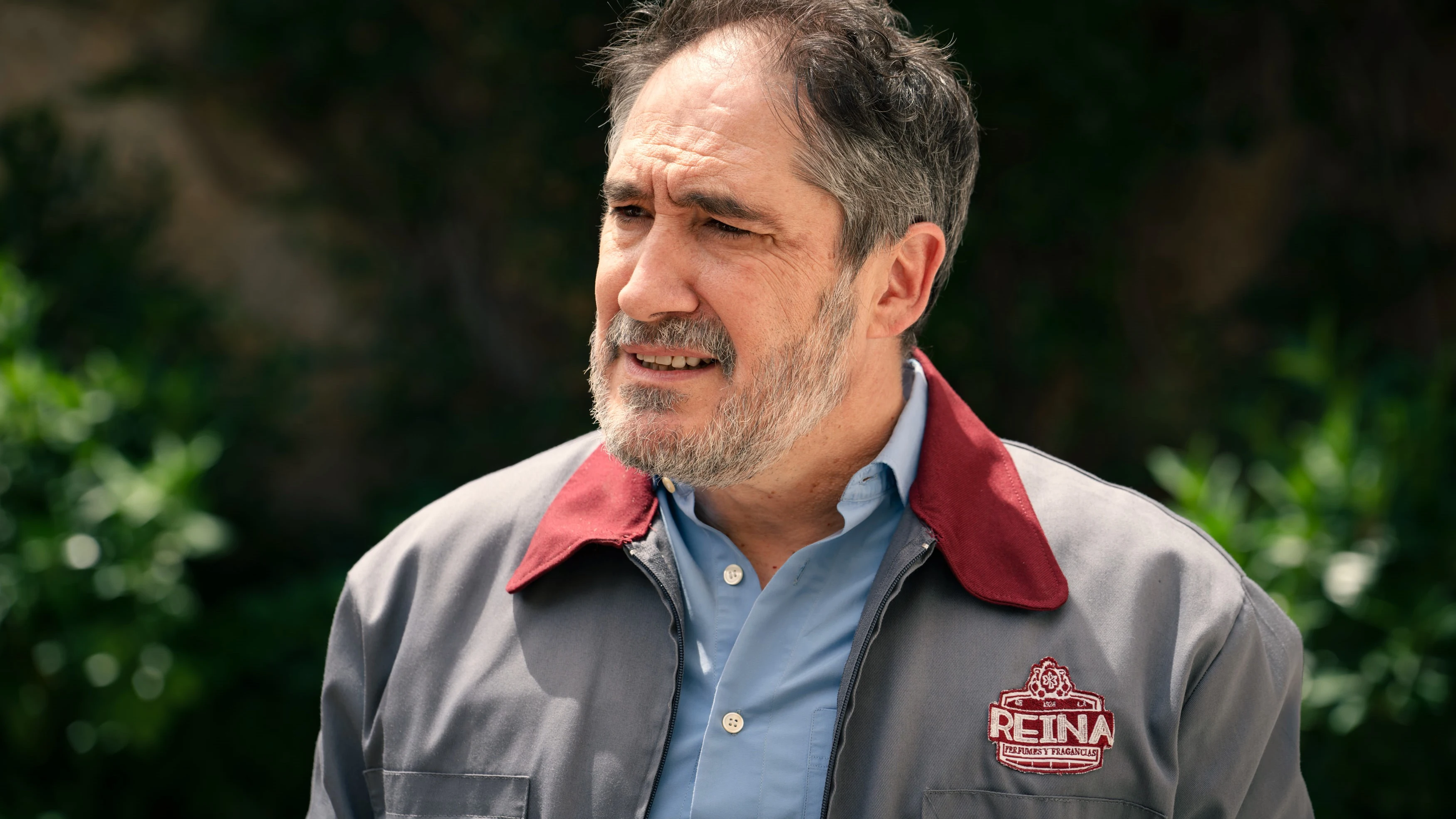 Alberto, un nuevo operario llega a la fábrica y… ¡conoce a Luz! Alberto, un nuevo operario llega a la fábrica y… ¡conoce a Luz!