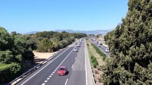 Veh&iacute;culos circulando por la carretera Ma-19 de Mallorca