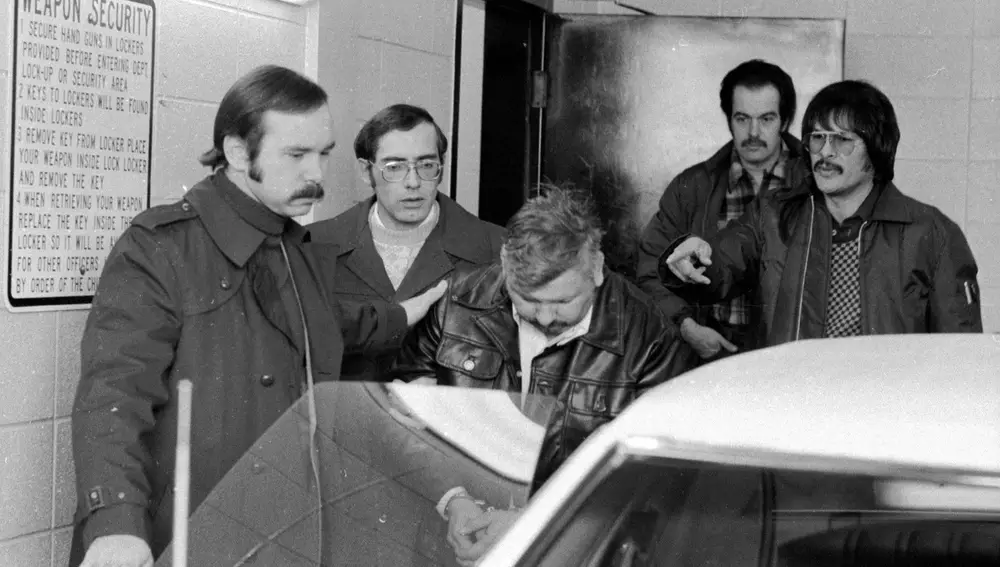 John Wayne Gacy siendo detenido John Wayne Gacy siendo detenido