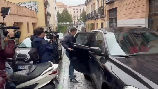 Íñigo Errejón montando en un vehículo Íñigo Errejón montando en un vehículo