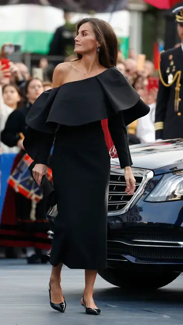 El look al completo de la reina Letizia El look al completo de la reina Letizia