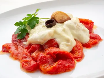 Receta de carrilleras de bacalao al pil pil con pimientos asados, de Arguiñano: "Uno de los grandes platos de la cocina vasca" Receta de carrilleras de bacalao al pil pil con pimientos asados, de Arguiñano: "Uno de los grandes platos de la cocina vasca"