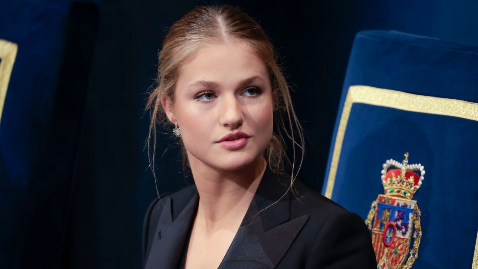 El rompedor look de Leonor para los Premios Princesa de Asturias: traje de 3 piezas y un recogido desenfadado