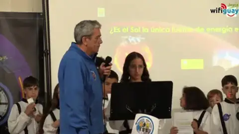Los alumnos de un colegio de Sevilla contactan en directo con un astronauta de la ISS Los alumnos de un colegio de Sevilla contactan en directo con un astronauta de la ISS