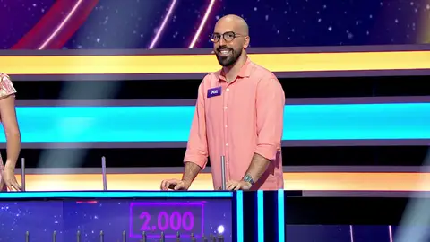 Ángel, concursante de La ruleta de la suerte noche Ángel, concursante de La ruleta de la suerte noche