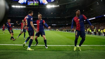 Lewandowski celebra uno de sus goles ante el Real Madrid en el Bernabéu