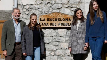 La familia real visita Sotres en el corazón de los Picos de Europa, pueblo ejemplar 2024