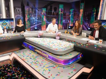 La burla de Tamara Falc&oacute; al 'postureo' de Juan del Val: "&iquest;&iexcl;Encima vienes con esas!?"