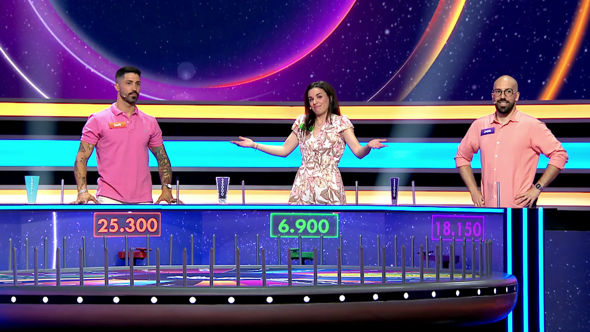 Concursantes de La ruleta de la suerte noche Concursantes de La ruleta de la suerte noche