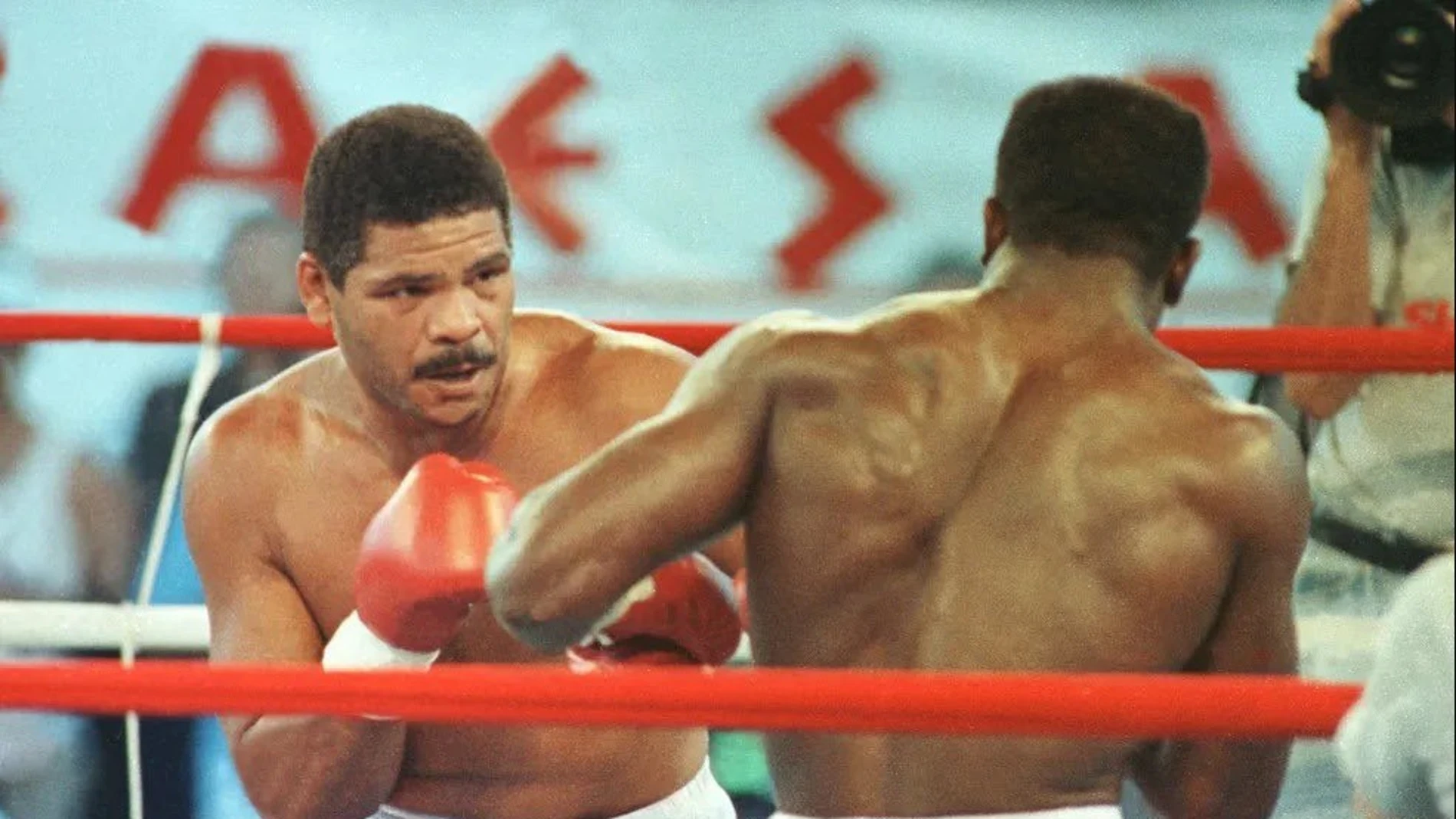 José Adilson dos Santos Rodrigues, conocido como Maguila, en un combate José Adilson dos Santos Rodrigues, conocido como Maguila, en un combate