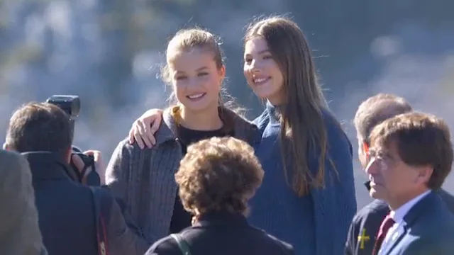 La fotograf&iacute;a que la infanta Sof&iacute;a se resist&iacute;a a hacerse con la princesa Leonor en el pueblo ejemplar de Sotres