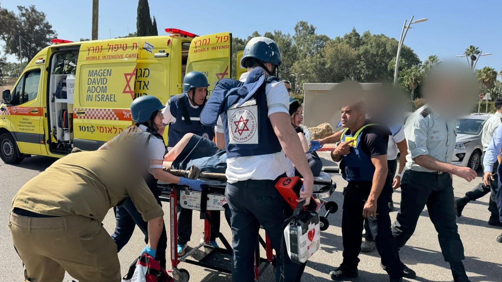 Un muerto y al menos 32 heridos en Tel Aviv tras ser arrollados por un camión