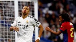 Kylian Mbappé resopla tras una ocasión fallada ante el Barcelona Kylian Mbappé resopla tras una ocasión fallada ante el Barcelona