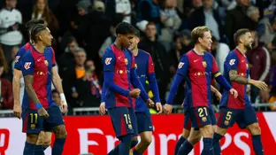 Lamine Yamal y los jugadores del Barcelona celebran un gol en el Bernabéu Lamine Yamal y los jugadores del Barcelona celebran un gol en el Bernabéu