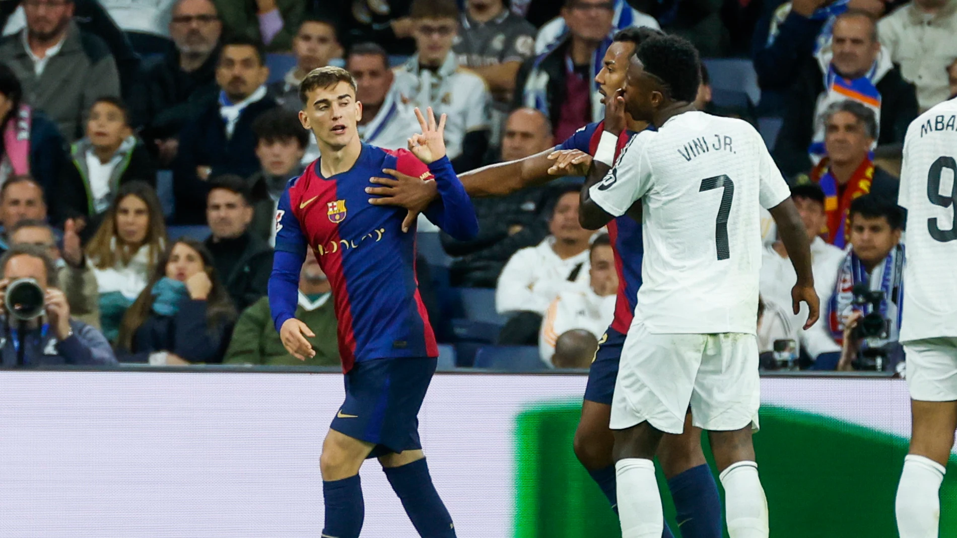 Gavi y Vinícius, en El Clásico del Santiago Bernabéu Gavi y Vinícius, en El Clásico del Santiago Bernabéu