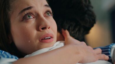 ¿Amor en el aire?: Seyran se lanza a los brazos de Ferit por plantarle cara a Kazim y proteger a Suna 