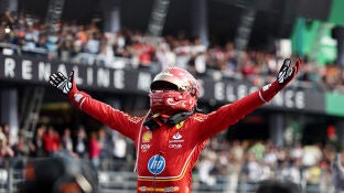 Carlos Sainz celebra su victoria en el GP de M&eacute;xico 2024