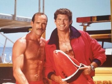 David Hasselhoff y Michael Newman en Los vigilantes de la playa