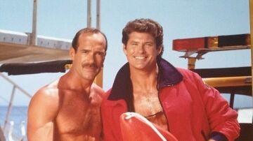 David Hasselhoff y Michael Newman en Los vigilantes de la playa