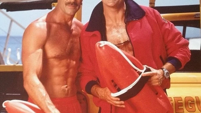 David Hasselhoff y Michael Newman en Los vigilantes de la playa