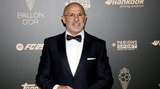 Luis de la Fuente, a sus llegada a la ceremonia de entrega del Bal&oacute;n de Oro 2024 en el Teatro Chatelet en Par&iacute;s