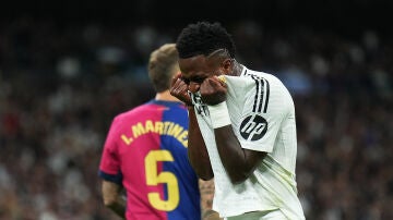 Vinicius Jr se lamenta durante el Real Madrid-Barça