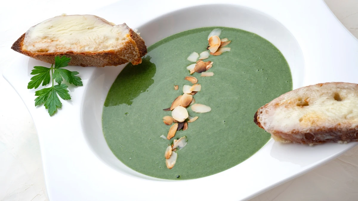 Crema de espinacas, calabac&iacute;n y queso, de Argui&ntilde;ano