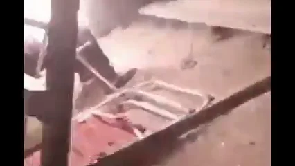 Un bou embolat quema a un espectador Vídeo | Un bou embolat quema a un espectador que veía los toros desde una silla en el interior de las barreras