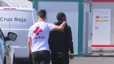 Llegan 152 personas a Canarias en un mismo día a bordo dos cayucos Llegan 152 personas a Canarias en un mismo día a bordo dos cayucos