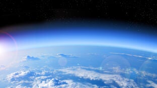 Dispersar un mill&oacute;n de toneladas de polvo de diamante (u otros materiales) al a&ntilde;o en la estratosfera podr&iacute;a contrarrestar parcialmente el calentamiento global.
