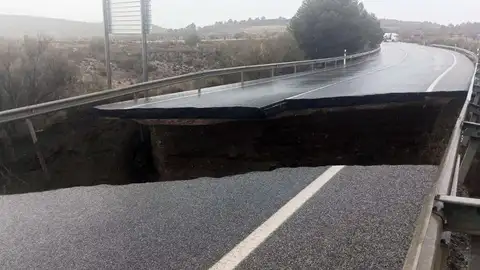 Carretera cortada en Valencia Carretera cortada en Valencia