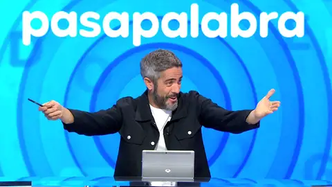 Roberto Leal, ¿despedido de Pasapalabra?: Así le da Michelle Calvó la inesperada noticia Roberto Leal, ¿despedido de Pasapalabra?: Así le da Michelle Calvó la inesperada noticia