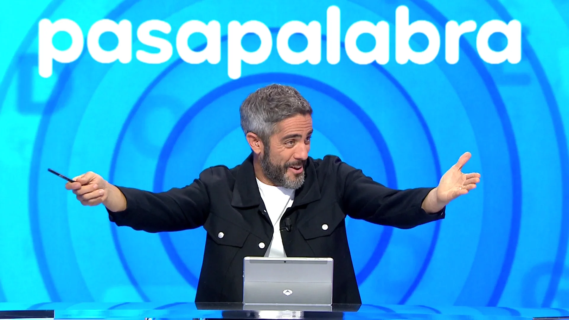 Roberto Leal, ¿despedido de Pasapalabra?: Así le da Michelle Calvó la inesperada noticia Roberto Leal, ¿despedido de Pasapalabra?: Así le da Michelle Calvó la inesperada noticia